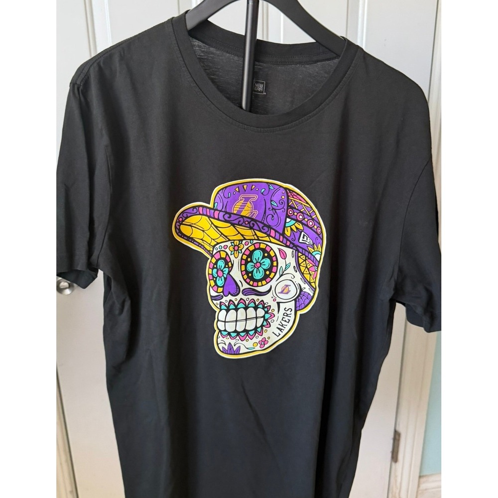 New Era Los Angeles Lakers Sugar Skull Graphic T-Shirt Mens XL Black NBA Tee - Picture 1 of 3